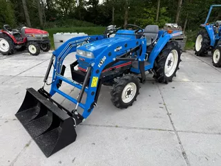 Iseki TA247 met voorlader