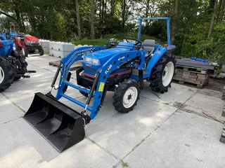 Iseki TA247 met voorlader (2)