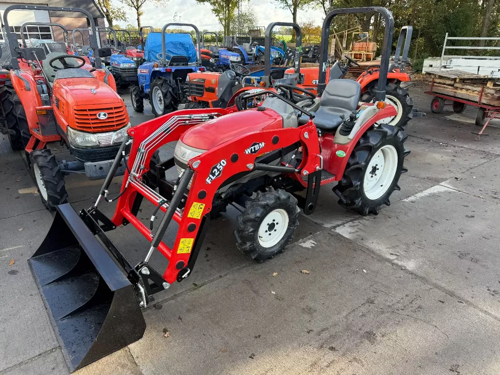 Yanmar AF120 met voorlader