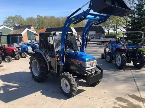 Iseki Geas333FF met Cabine en Voorlader