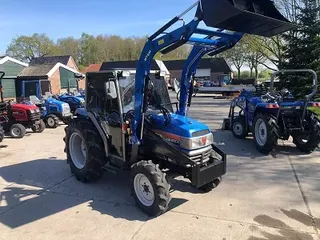 Iseki Geas333FF met Cabine en Voorlader