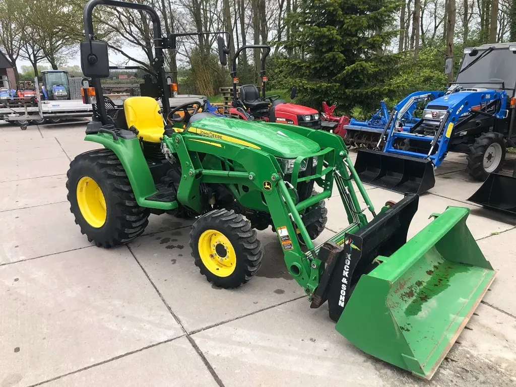 John Deere 3038 met voorlader