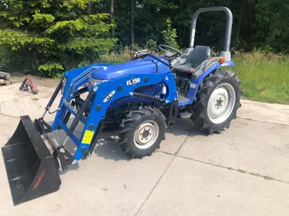 Iseki Bleu Hunter 26 met voorlader